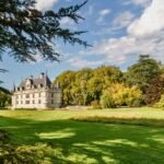 Château Azay-le-Rideau amidst green gardens under a clear sky, showcasing a perfect blend of nature and architecture.